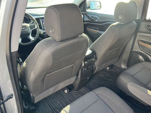 Used 2023 GMC Acadia SLE w/ Driver Convenience Package image 17