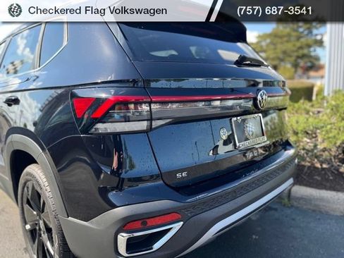 New 2026 Volkswagen Taos SE FWD image 9