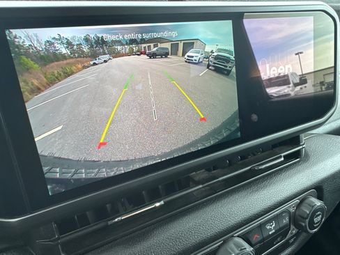 Used 2025 Jeep Wrangler Willys image 26