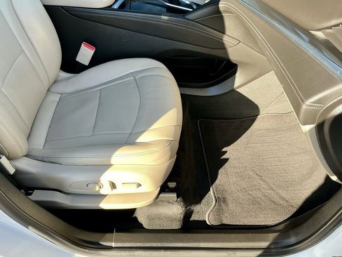 Used 2020 Buick Enclave Essence image 23