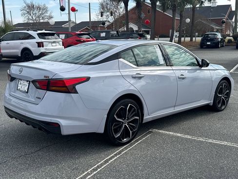 Used 2025 Nissan Altima 2.5 SR image 3