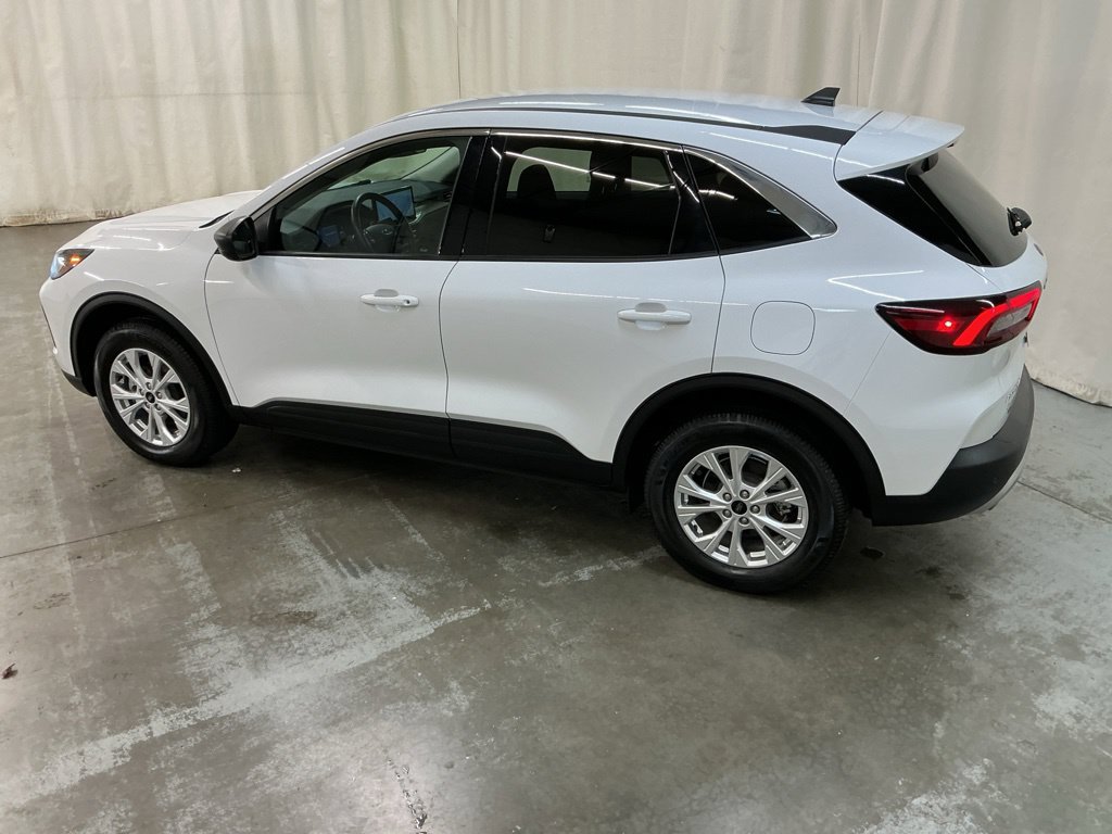 Used 2024 Ford Escape Active w/ Tech Pack #1 AWD/4WD image 8