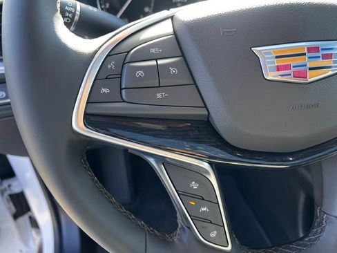 Used 2025 Cadillac XT5 Premium Luxury image 13
