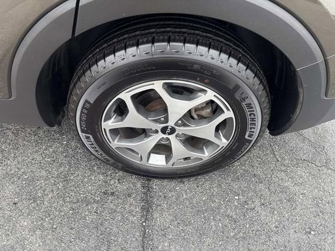 Used 2022 Kia Telluride EX image 12