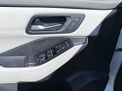 Certified 2023 Nissan Rogue SL FWD image 10