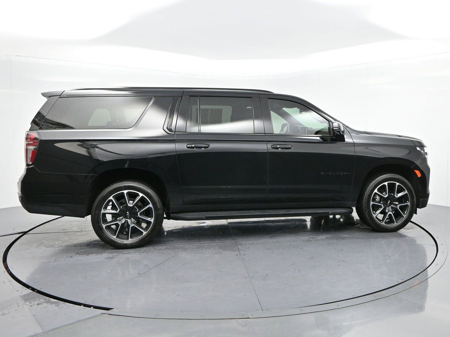 Used 2024 Chevrolet Suburban RST w/ Luxury Package AWD/4WD image 8