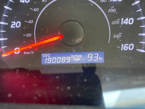 Used 2010 Toyota Camry LE FWD image 13