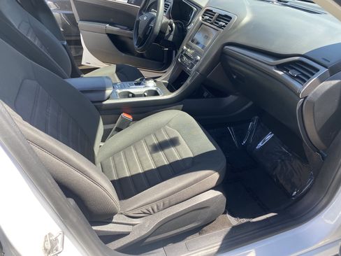 Used 2020 Ford Fusion SE FWD image 25