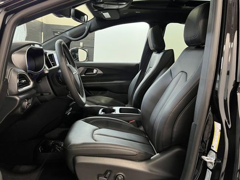 New 2026 Chrysler Pacifica Select image 14