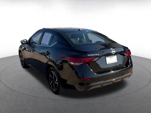 Used 2025 Nissan Sentra SV image 9