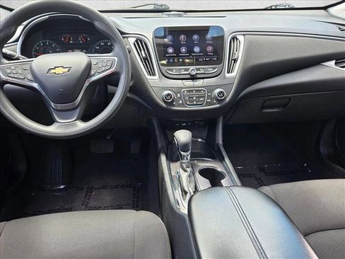 Used 2023 Chevrolet Malibu LT FWD image 16