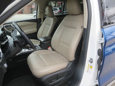 Used 2020 Ford Explorer XLT w/ Equipment Group 202A AWD/4WD image 10