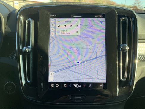 Used 2025 Volvo XC40 B5 Plus image 24