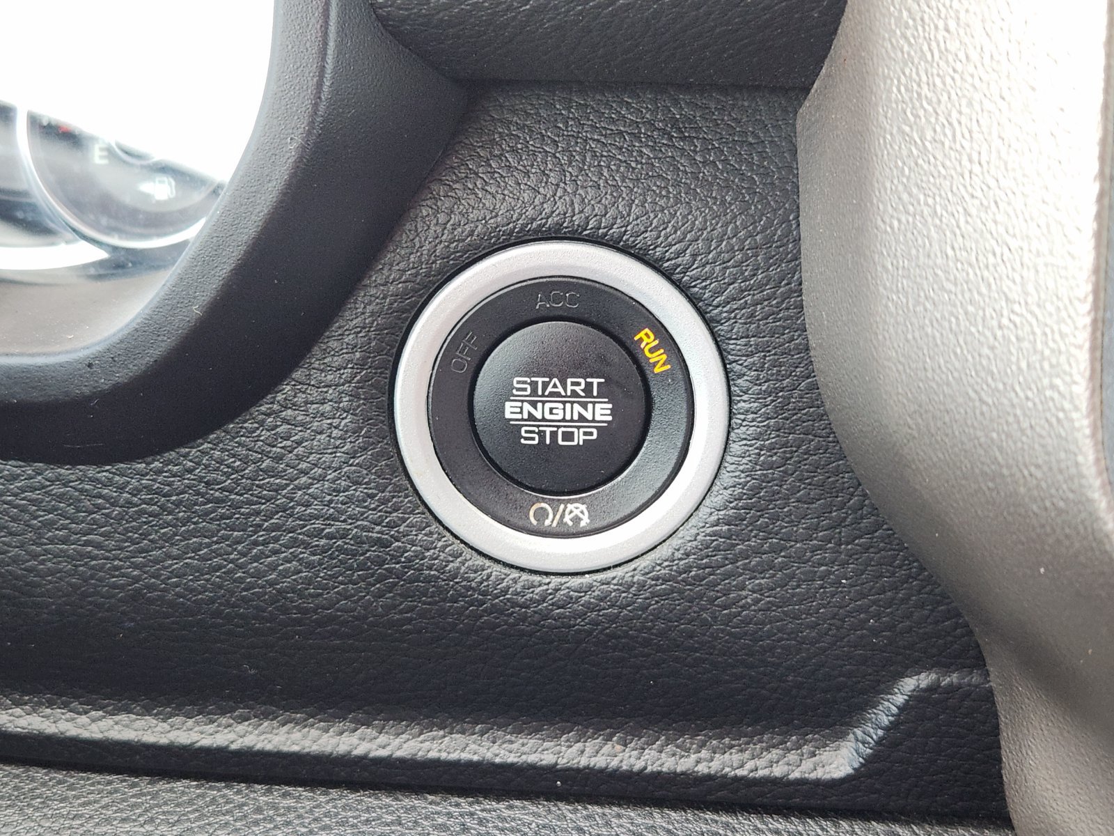 Used 2020 RAM 1500 Laramie AWD/4WD image 30