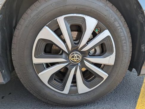 Used 2017 Toyota Prius Prime Advanced FWD image 9
