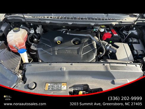 Used 2017 Ford Edge Titanium FWD image 34