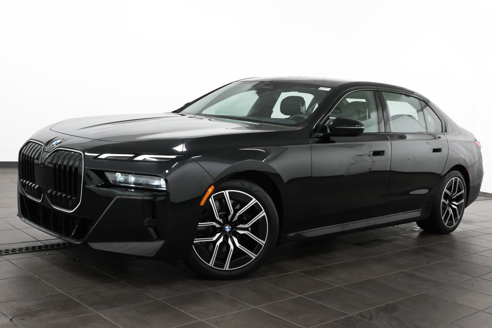 Used 2024 BMW 740i xDrive w/ Premium Package 2 AWD/4WD image 1