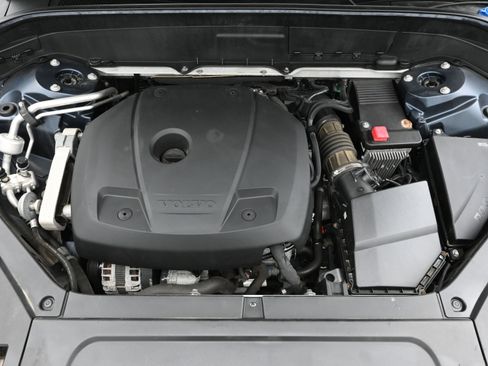 Used 2018 Volvo XC90 T6 Momentum w/ Convenience Package image 27