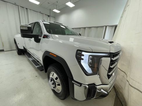 New 2026 GMC Sierra 3500 SLT w/ SLT Convenience Package AWD/4WD image 3