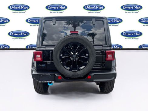 Used 2024 Jeep Wrangler Unlimited Sahara AWD/4WD image 6