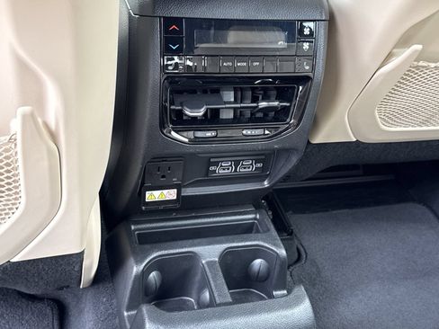 Used 2024 Jeep Grand Cherokee L Limited RWD image 13