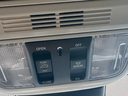 Used 2025 Honda Odyssey Touring image 42