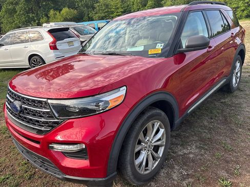 Used 2021 Ford Explorer XLT w/ Equipment Group 202A AWD/4WD image 9