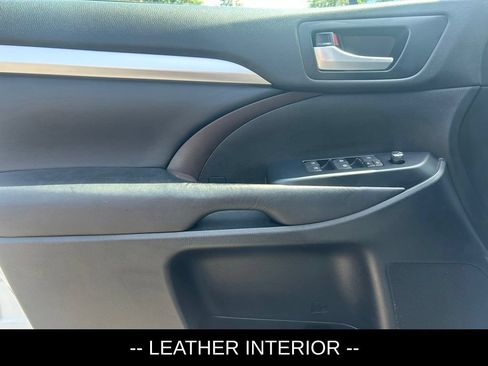 Used 2019 Toyota Highlander XLE AWD/4WD image 6