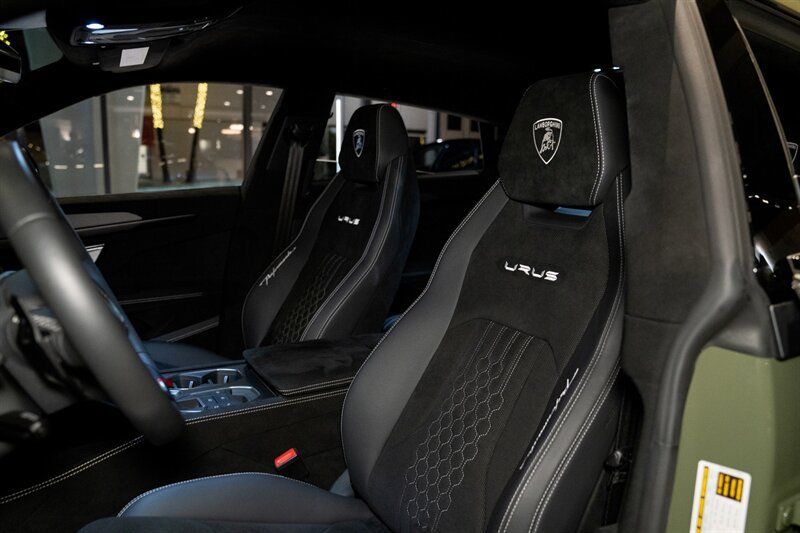 Used 2023 Lamborghini Urus Performante AWD/4WD image 15