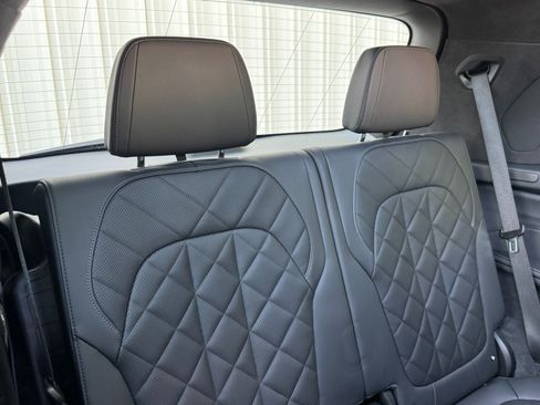 Used 2023 BMW X7 xDrive40i w/ M Sport Package AWD/4WD image 49