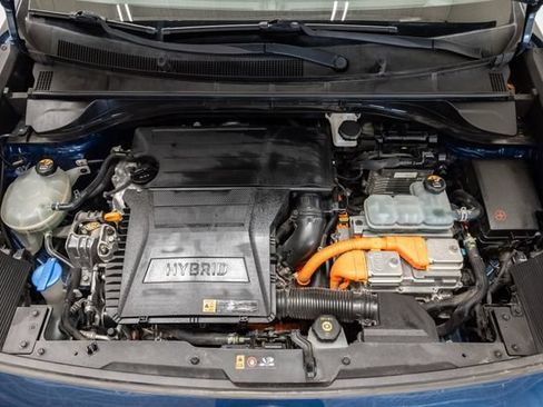 Used 2018 Kia Niro EX FWD image 3
