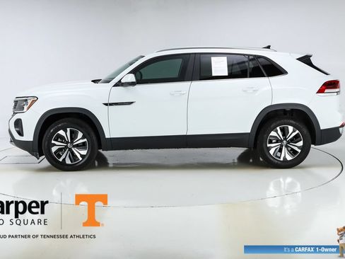 Used 2024 Volkswagen Atlas Cross Sport SE FWD image 2