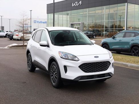 Used 2021 Ford Escape SE image 2