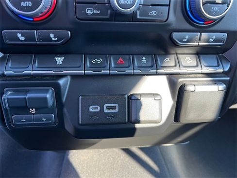 Used 2023 Chevrolet Silverado 2500 LT image 23