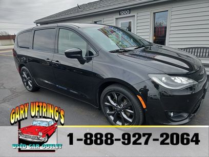 Used 2020 Chrysler Pacifica Touring w/ Advanced Safetytec Group