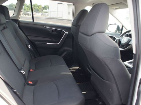 Used 2021 Toyota RAV4 LE FWD image 19