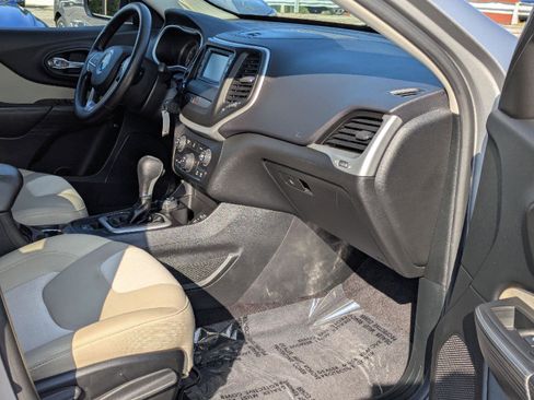 Used 2017 Jeep Cherokee Sport w/ Safety Group image 10