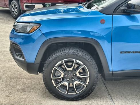 Used 2025 Jeep Compass Trailhawk AWD/4WD image 32