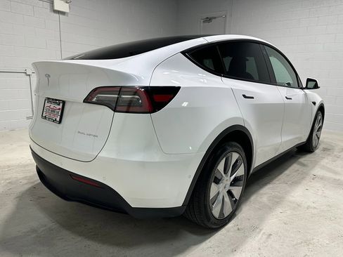 Used 2021 Tesla Model Y Long Range image 5