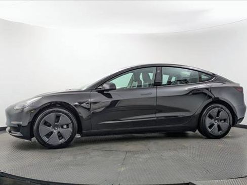 Used 2023 Tesla Model 3 Standard Range RWD image 3