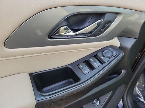 Used 2023 Chevrolet Traverse LT image 20