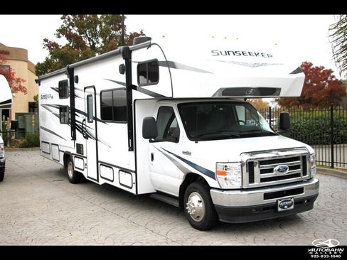 Used 2022 Ford E-450 and Econoline 450 Super Duty w/ Motorhome Prep Package RWD image 3