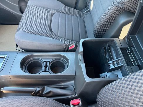 Used 2013 Nissan Frontier SV w/ SV Value Truck Pkg AWD/4WD image 16