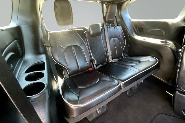 Used 2025 Chrysler Pacifica Limited FWD image 26