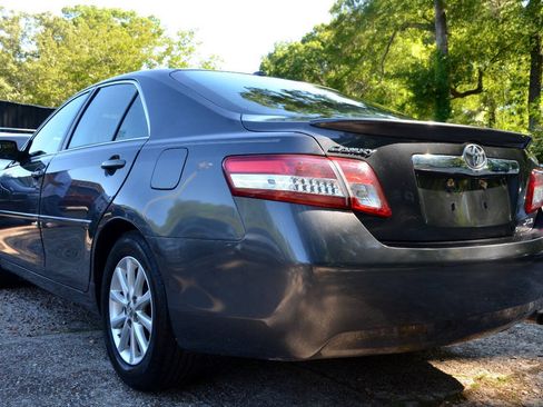 Used 2011 Toyota Camry XLE w/ XLE Extra-Value Pkg #2 FWD image 6