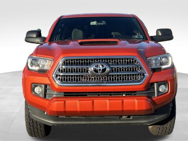 Used 2017 Toyota Tacoma TRD Sport w/ Tow Package (A/T) AWD/4WD image 7