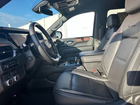 Used 2025 GMC Yukon XL Denali AWD/4WD image 29