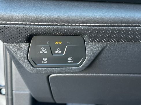 New 2026 Volkswagen Atlas SE FWD image 24