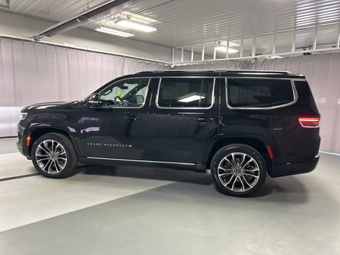 Used 2024 Jeep Grand Wagoneer Series III w/ Rear Seat Video Group 1 AWD/4WD image 4