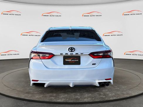 Used 2022 Toyota Camry SE w/ Convenience Package FWD image 9